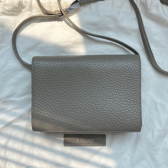 AUX Auxiliary Aritzia) Calisch Cow Leather Grey CrossBody Shoulder Bag Purse - Picture 1 of 11